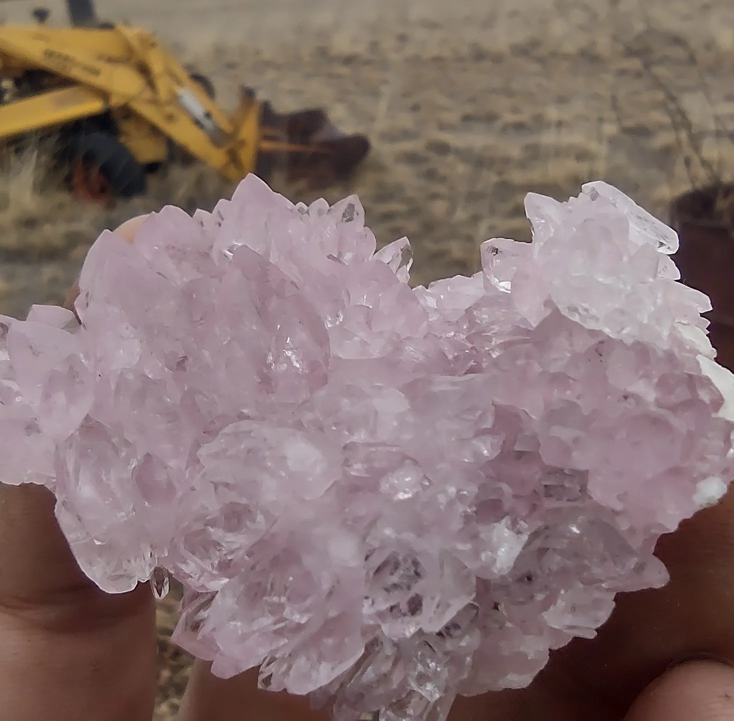 69.3 G BEAUTIFUL PINK QUARTZ CLUSTER