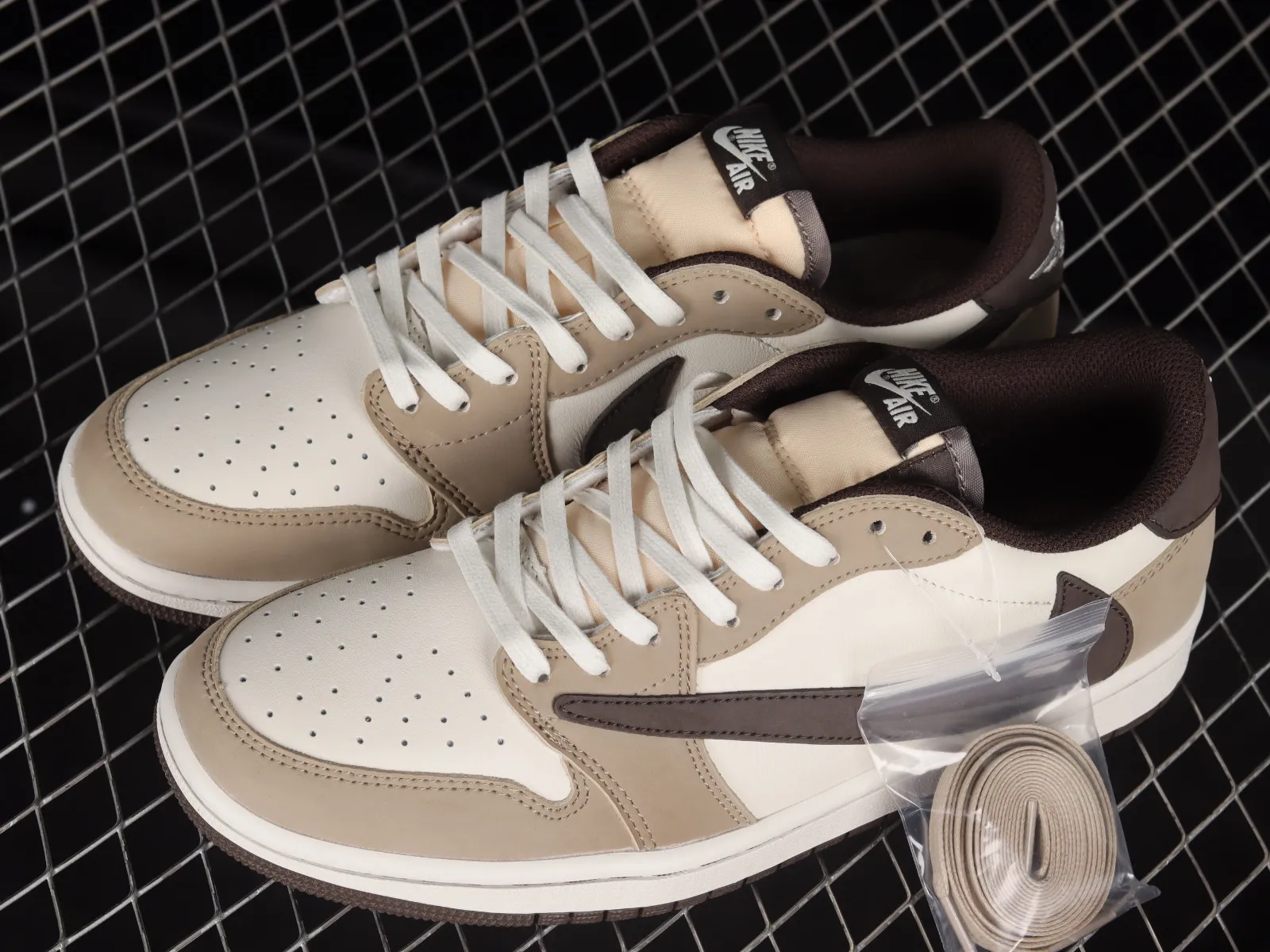 Travis Scott x Air Jordan 1 Low OG Dark Brown Beige White DM7866-886